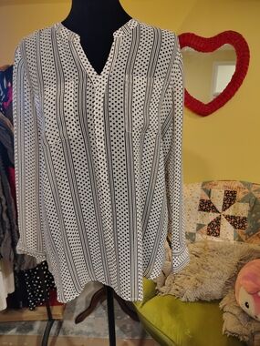 LOFT Black & White Mixed-Print V-Neck Tunic Blouse